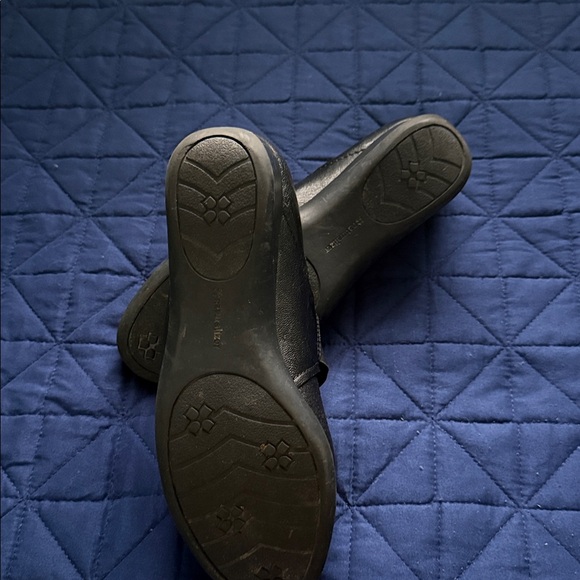 SOUL Naturalizer Black Women's Flats - Picture 4 of 4